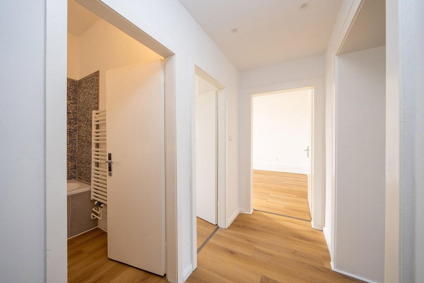 Pronájem bytu 3+1 71 m², Jungstraße 10, Wuppertal, Severní Porýní-Vestfálsko Pronájem bytu 3+1 71 m², Jungstraße 10, Wuppertal, Severní Porýní-Vestfálsko