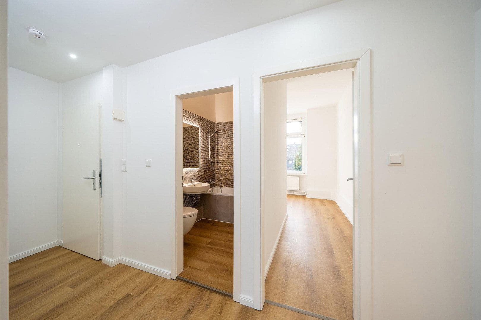 Pronájem bytu 3+1 71 m², Jungstraße 10, Wuppertal, Severní Porýní-Vestfálsko Pronájem bytu 3+1 71 m², Jungstraße 10, Wuppertal, Severní Porýní-Vestfálsko