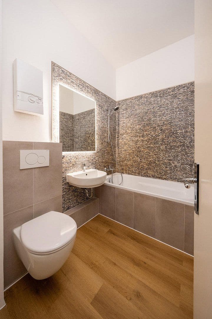 Pronájem bytu 3+1 71 m², Jungstraße 10, Wuppertal, Severní Porýní-Vestfálsko Pronájem bytu 3+1 71 m², Jungstraße 10, Wuppertal, Severní Porýní-Vestfálsko