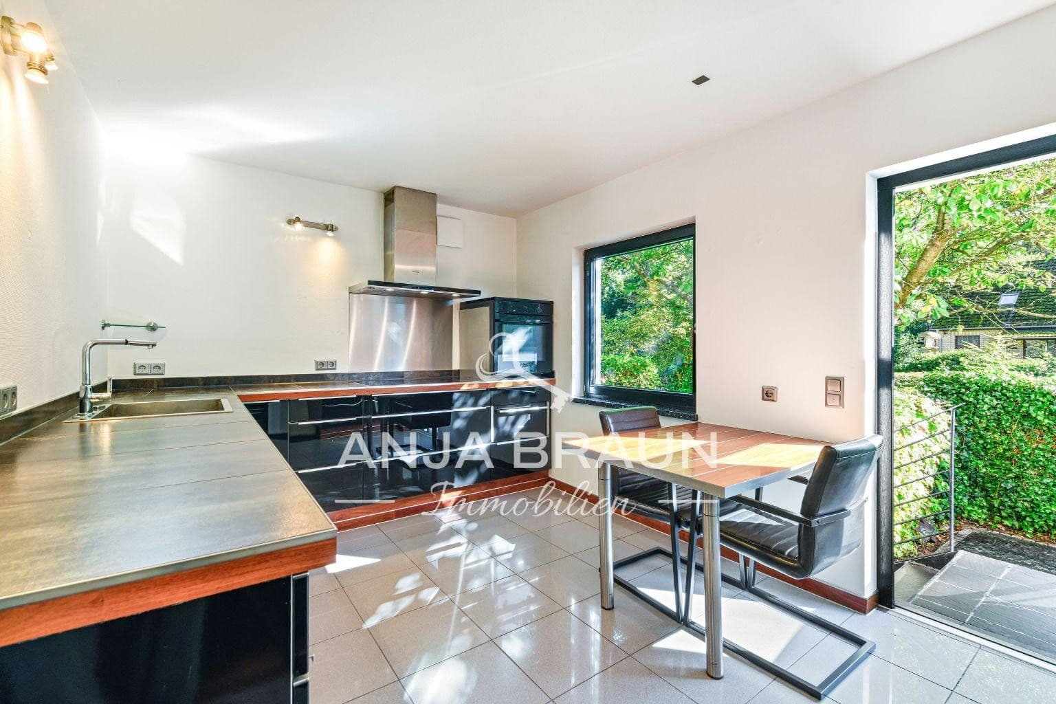 Prodej domu 105 m², pozemek 847 m², Hamburg, Hamburg Prodej domu 105 m², pozemek 847 m², Hamburg, Hamburg