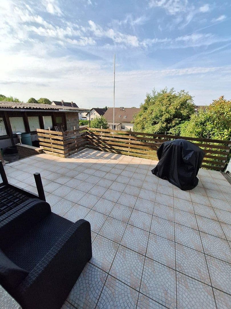 Prodej domu 219 m², pozemek 586 m², Wölfersheim, Hessen Prodej domu 219 m², pozemek 586 m², Wölfersheim, Hessen
