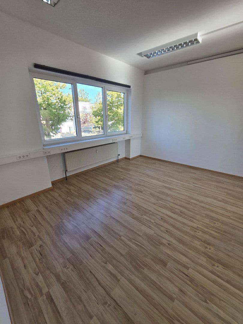Pronájem kanceláře 187 m², Würzburg, Bavorsko Pronájem kanceláře 187 m², Würzburg, Bavorsko