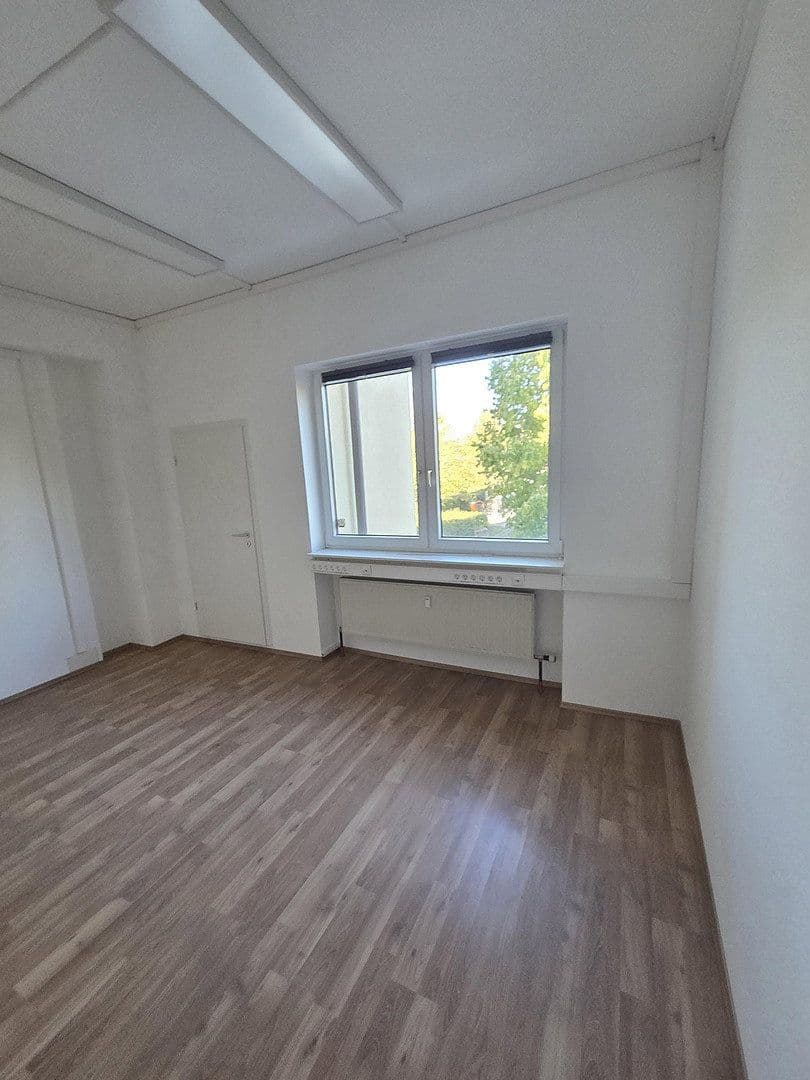 Pronájem kanceláře 187 m², Würzburg, Bavorsko Pronájem kanceláře 187 m², Würzburg, Bavorsko