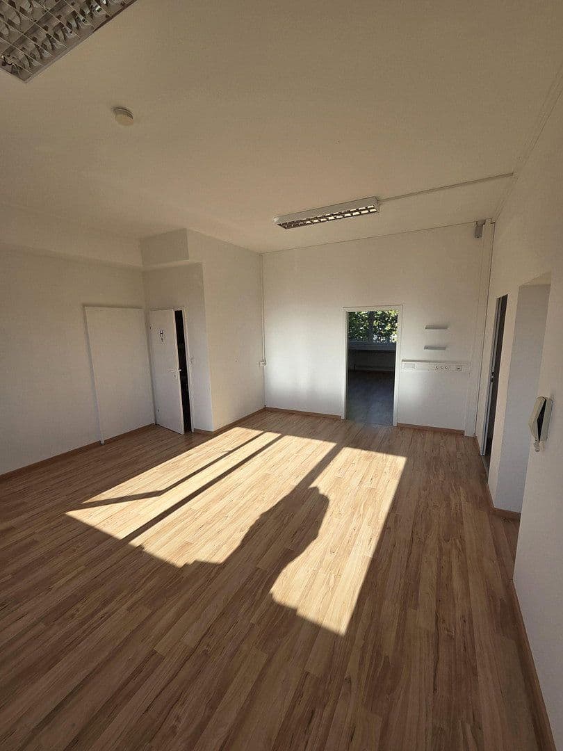 Pronájem kanceláře 187 m², Würzburg, Bavorsko Pronájem kanceláře 187 m², Würzburg, Bavorsko