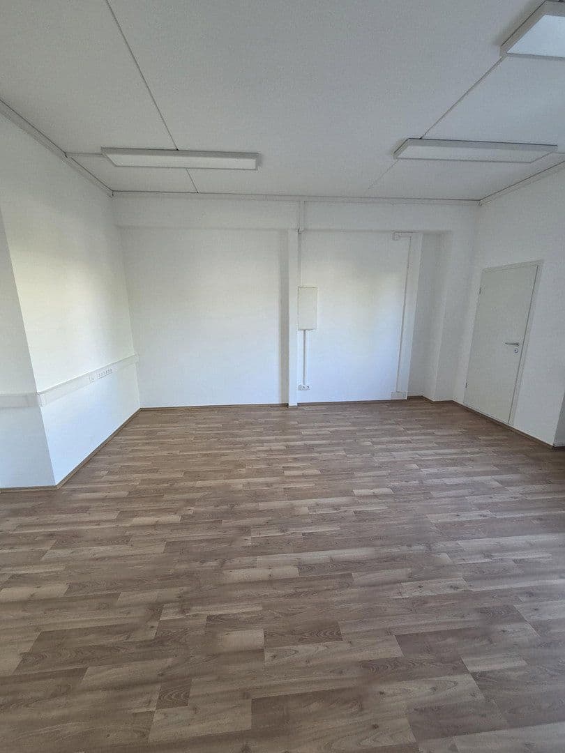 Pronájem kanceláře 187 m², Würzburg, Bavorsko Pronájem kanceláře 187 m², Würzburg, Bavorsko