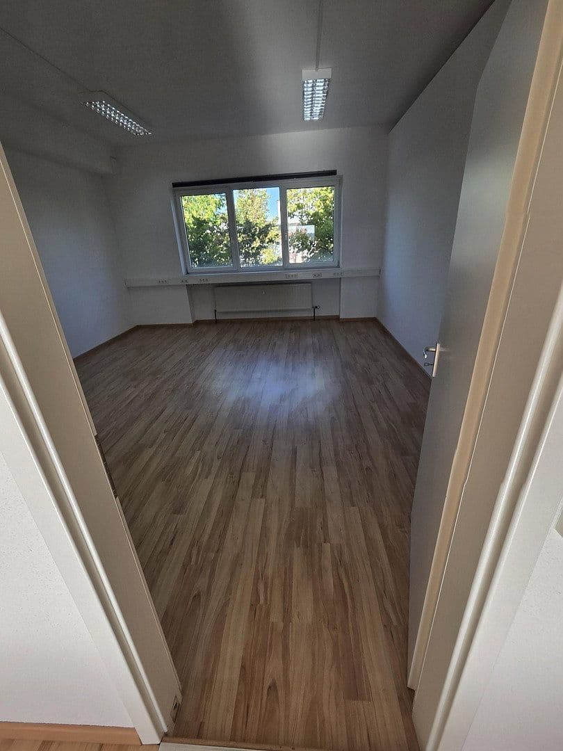 Pronájem kanceláře 187 m², Würzburg, Bavorsko Pronájem kanceláře 187 m², Würzburg, Bavorsko