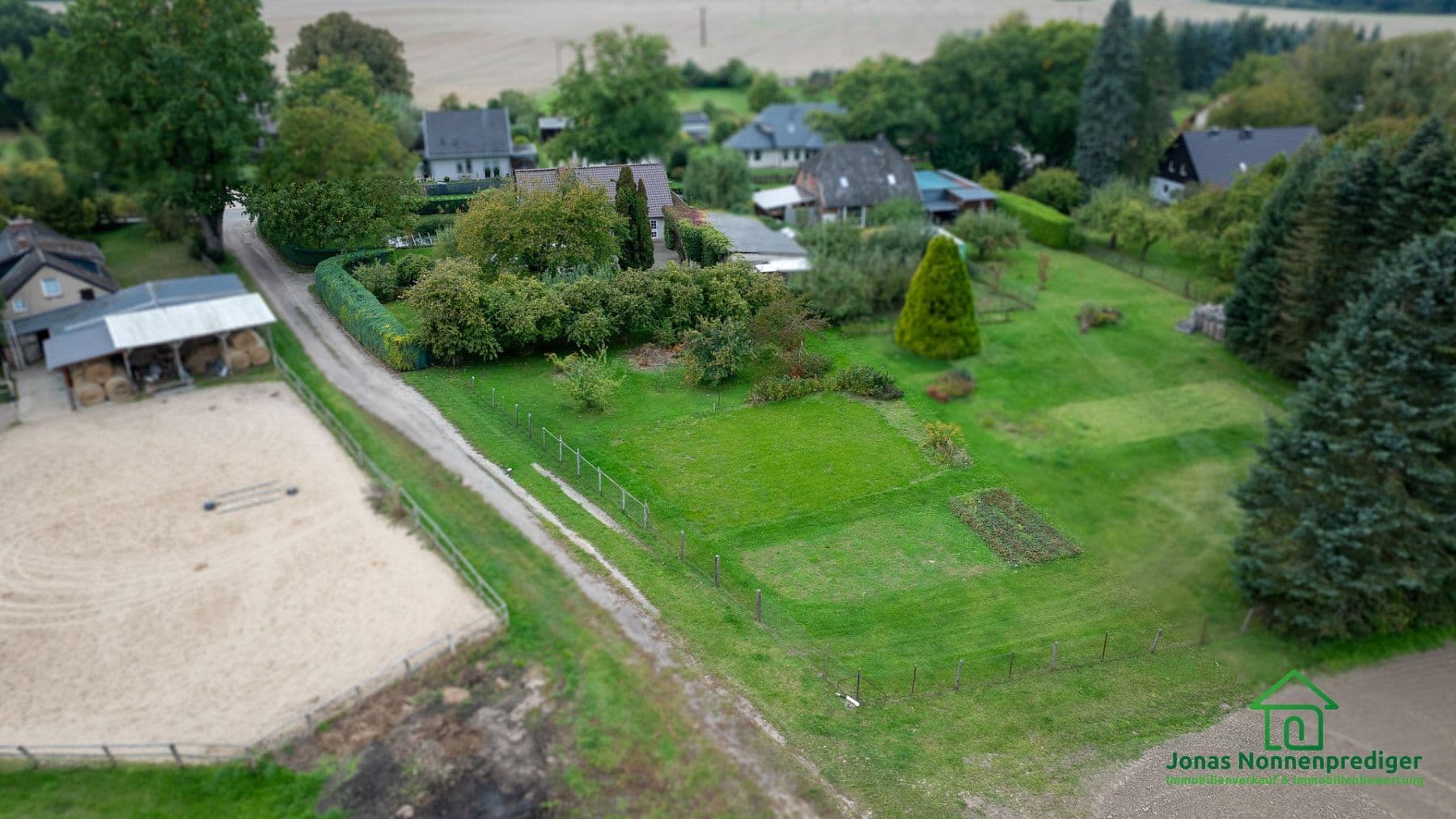 Prodej domu 135 m², pozemek 2.847 m², Trebbower Straße 8, Schwerin, Mecklenburg-Vorpommern Prodej domu 135 m², pozemek 2.847 m², Trebbower Straße 8, Schwerin, Mecklenburg-Vorpommern