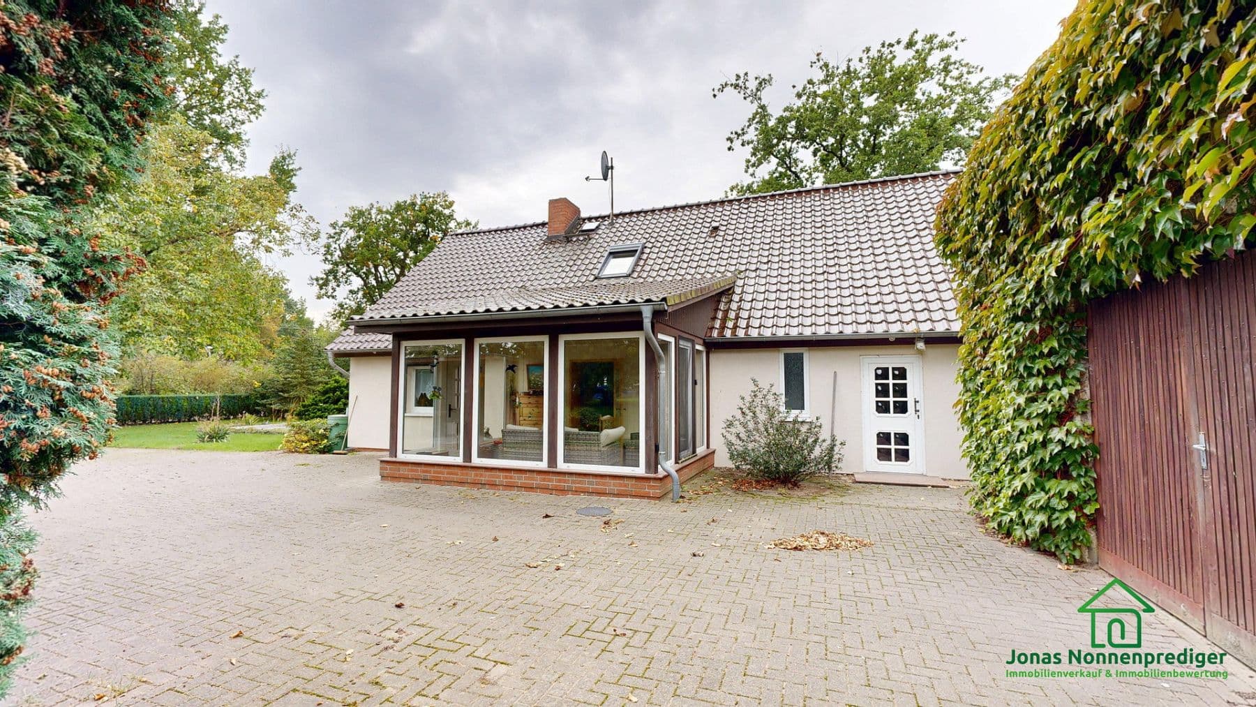 Prodej domu 135 m², pozemek 2.847 m², Trebbower Straße 8, Schwerin, Mecklenburg-Vorpommern Prodej domu 135 m², pozemek 2.847 m², Trebbower Straße 8, Schwerin, Mecklenburg-Vorpommern