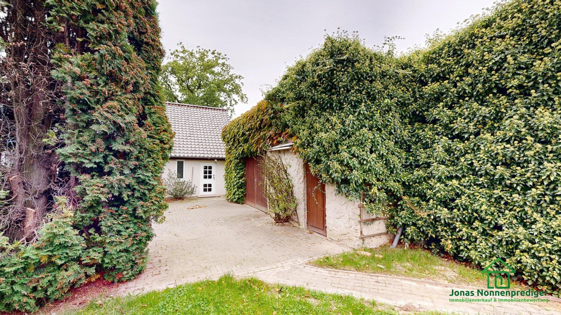 Prodej domu 135 m², pozemek 2.847 m², Trebbower Straße 8, Schwerin, Mecklenburg-Vorpommern Prodej domu 135 m², pozemek 2.847 m², Trebbower Straße 8, Schwerin, Mecklenburg-Vorpommern