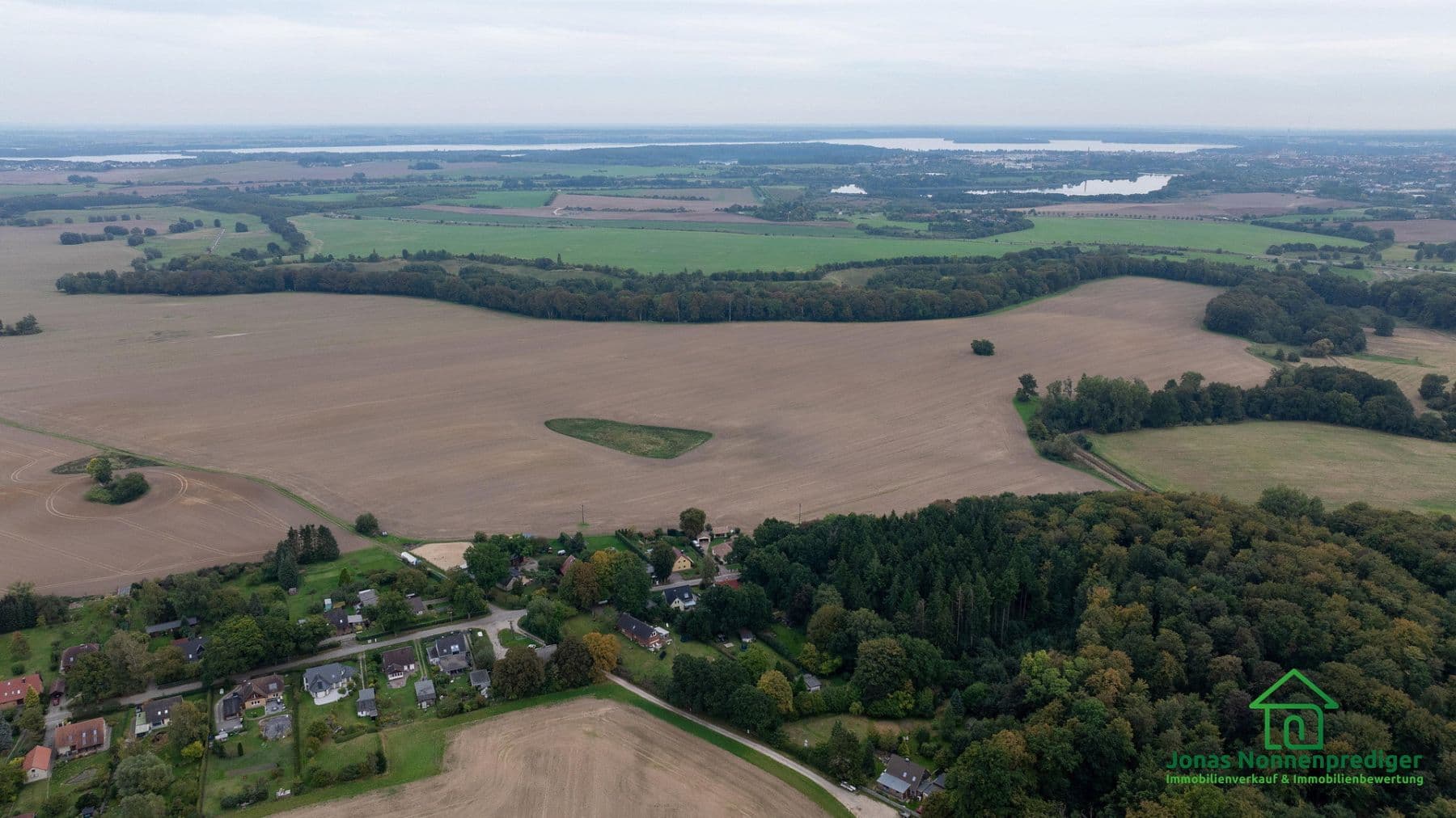 Prodej domu 135 m², pozemek 2.847 m², Trebbower Straße 8, Schwerin, Mecklenburg-Vorpommern Prodej domu 135 m², pozemek 2.847 m², Trebbower Straße 8, Schwerin, Mecklenburg-Vorpommern