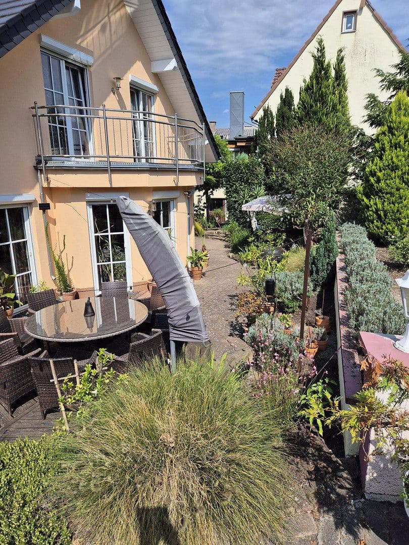 Prodej domu 160 m², pozemek 394 m², Alte Steigstraße 1, Bammental, Bádensko-Württembersko Prodej domu 160 m², pozemek 394 m², Alte Steigstraße 1, Bammental, Bádensko-Württembersko
