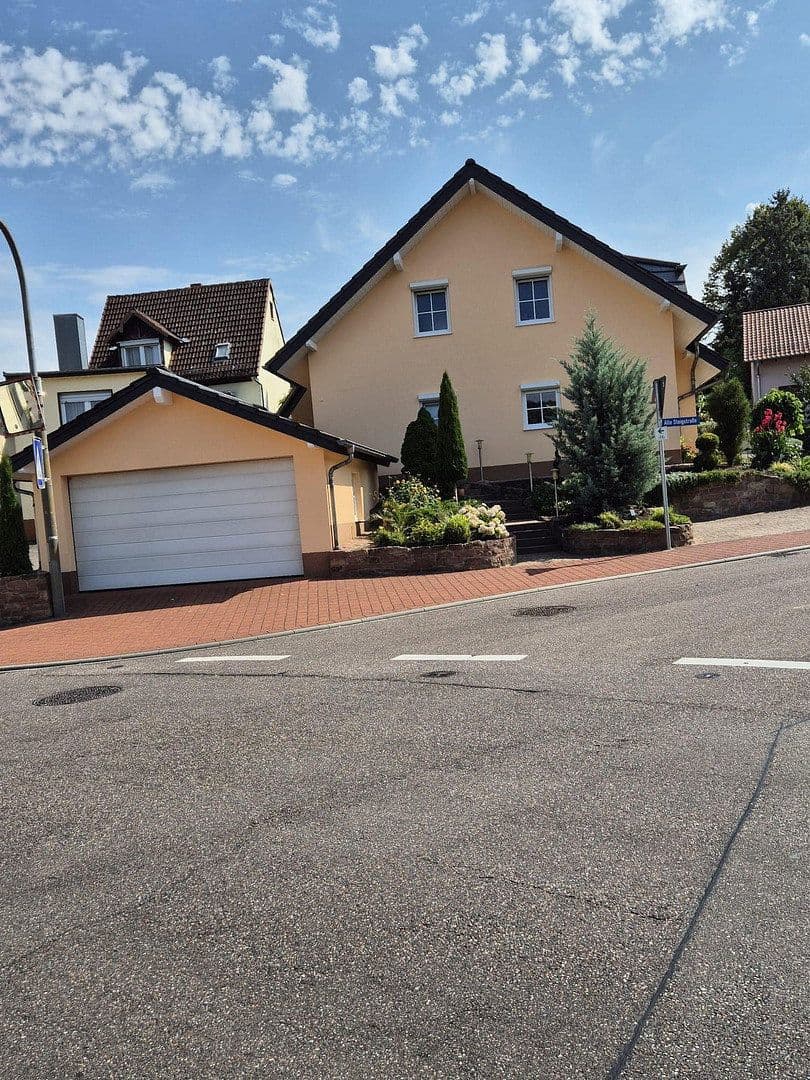 Prodej domu 160 m², pozemek 394 m², Alte Steigstraße 1, Bammental, Bádensko-Württembersko Prodej domu 160 m², pozemek 394 m², Alte Steigstraße 1, Bammental, Bádensko-Württembersko