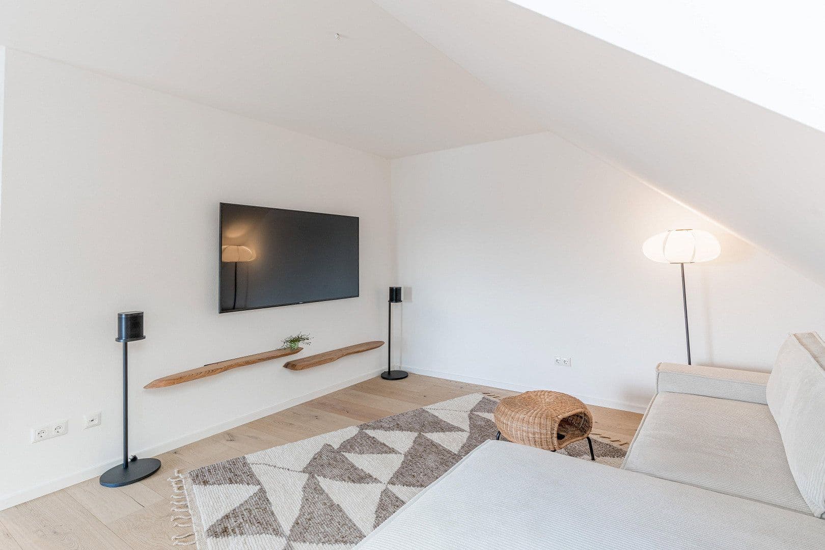 Pronájem bytu 2+1 65 m², Nelkenweg 10, Freising, Bavorsko Pronájem bytu 2+1 65 m², Nelkenweg 10, Freising, Bavorsko
