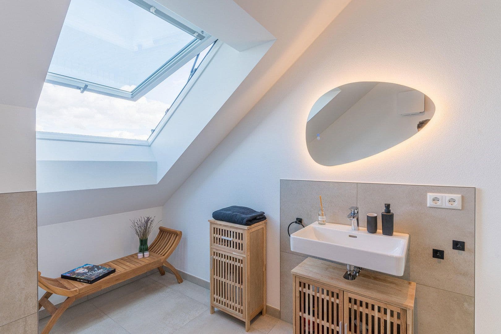 Pronájem bytu 2+1 65 m², Nelkenweg 10, Freising, Bavorsko Pronájem bytu 2+1 65 m², Nelkenweg 10, Freising, Bavorsko