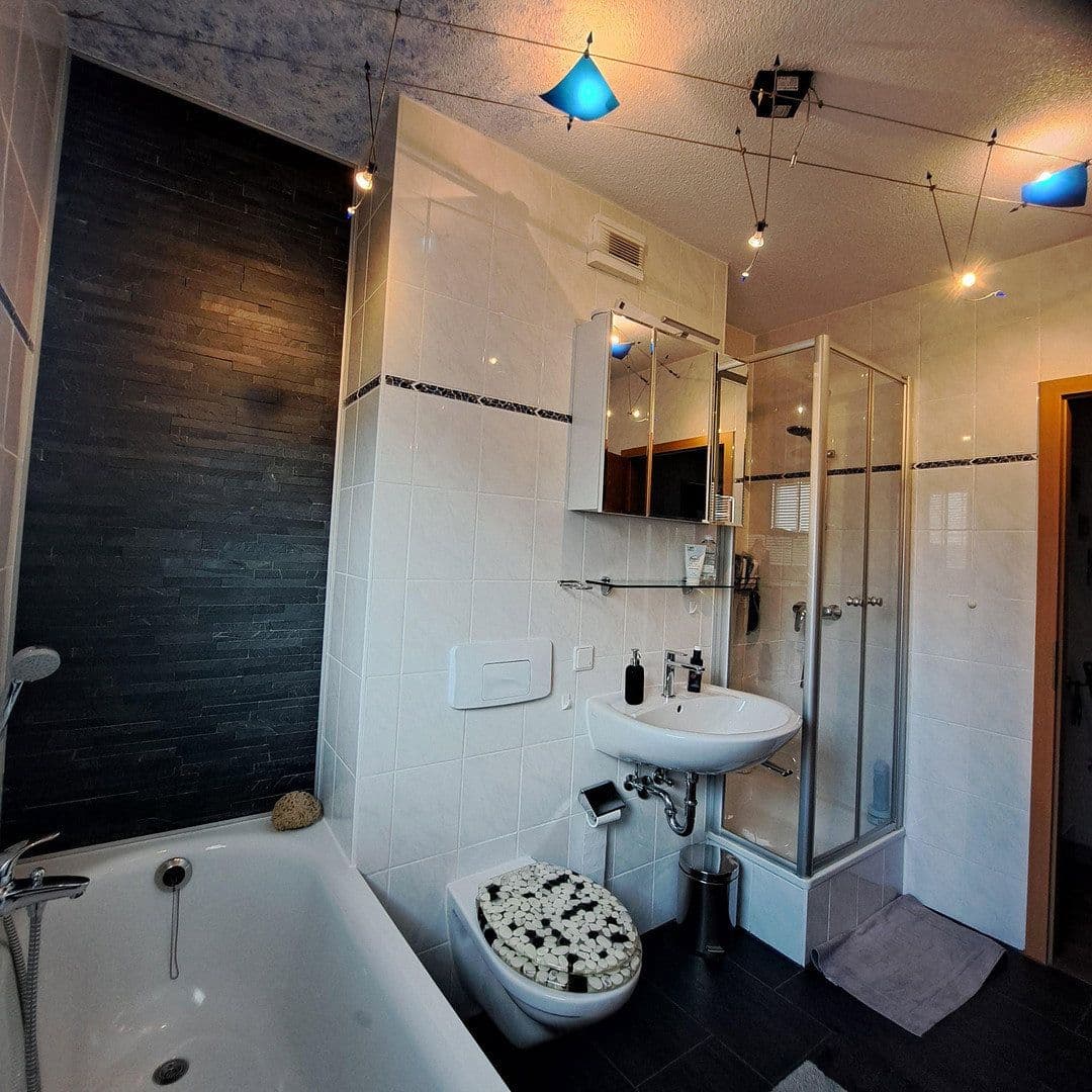 Prodej domu 125 m², pozemek 166 m², Brackenheim, Bádensko-Württembersko Prodej domu 125 m², pozemek 166 m², Brackenheim, Bádensko-Württembersko