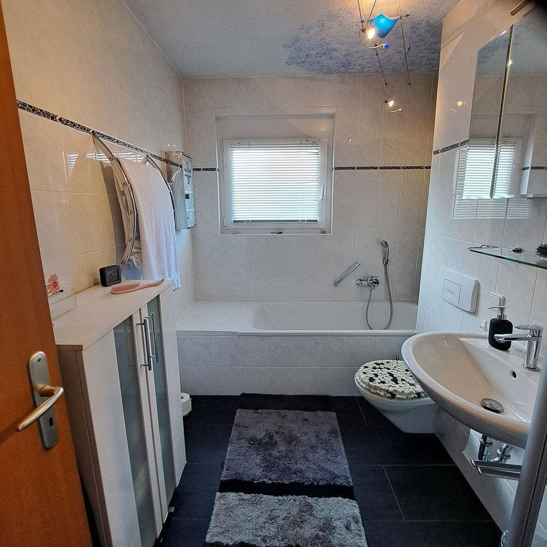 Prodej domu 125 m², pozemek 166 m², Brackenheim, Bádensko-Württembersko Prodej domu 125 m², pozemek 166 m², Brackenheim, Bádensko-Württembersko