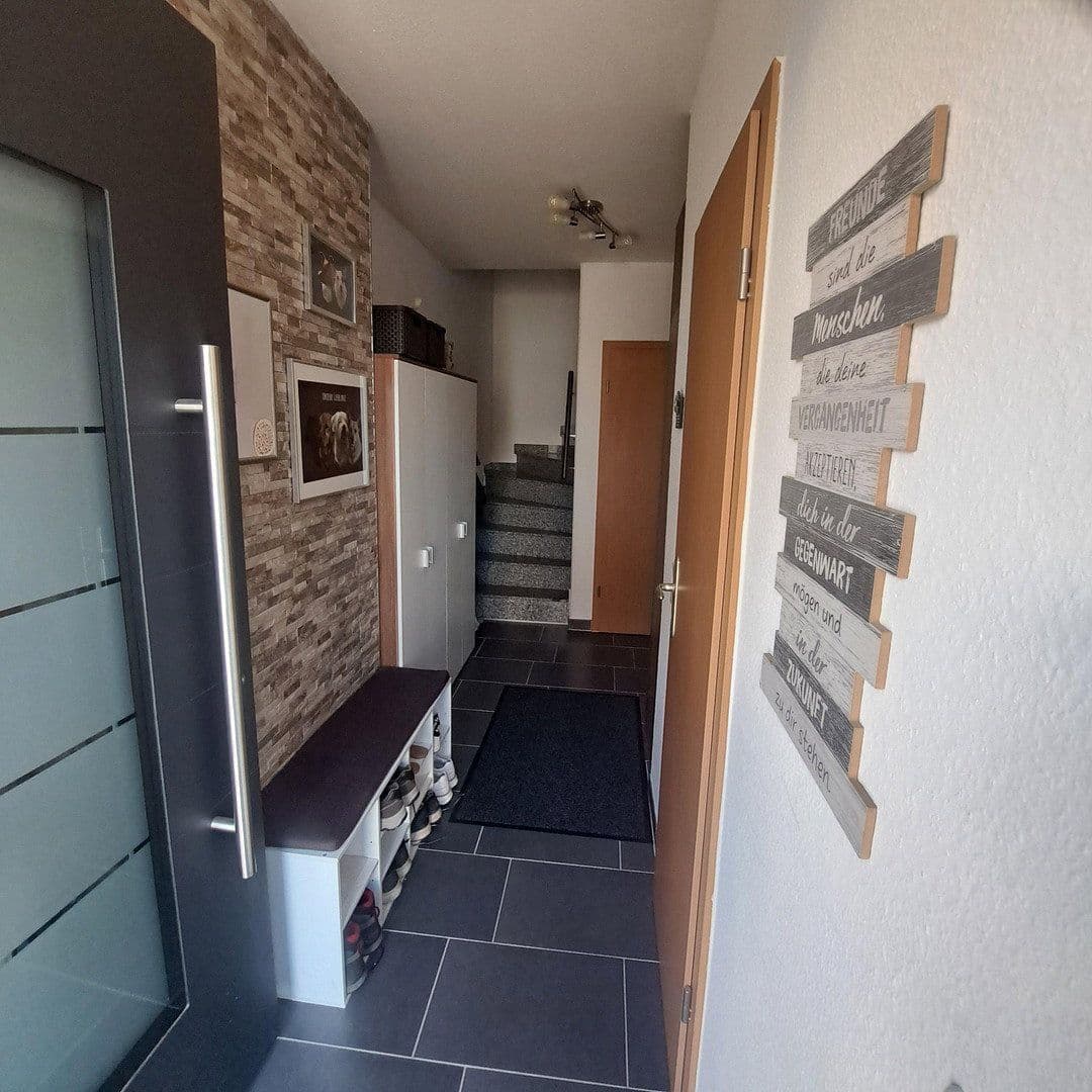 Prodej domu 125 m², pozemek 166 m², Brackenheim, Bádensko-Württembersko Prodej domu 125 m², pozemek 166 m², Brackenheim, Bádensko-Württembersko