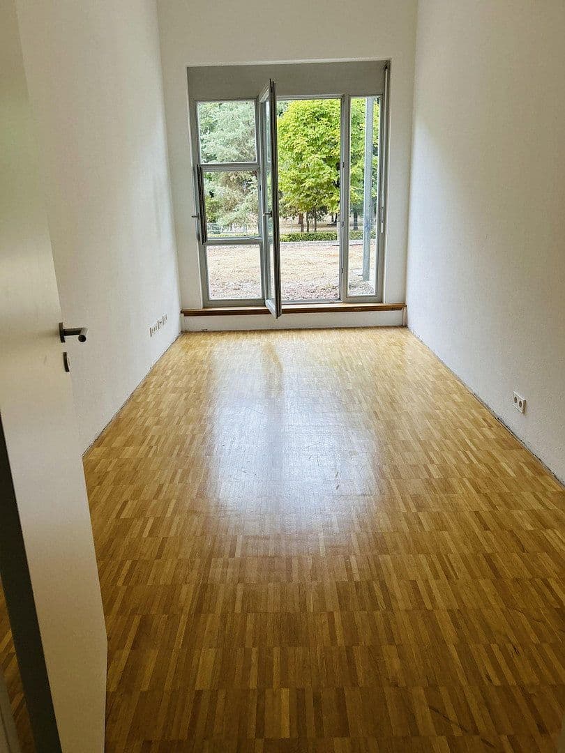 Pronájem bytu 3+1 100 m², Flugplatzstr. 27, Lahr/Schwarzwald, Bádensko-Württembersko Pronájem bytu 3+1 100 m², Flugplatzstr. 27, Lahr/Schwarzwald, Bádensko-Württembersko