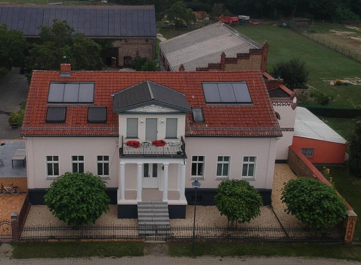 Prodej domu 303 m², pozemek 4.360 m², Stahnsdorf, Braniborsko Prodej domu 303 m², pozemek 4.360 m², Stahnsdorf, Braniborsko