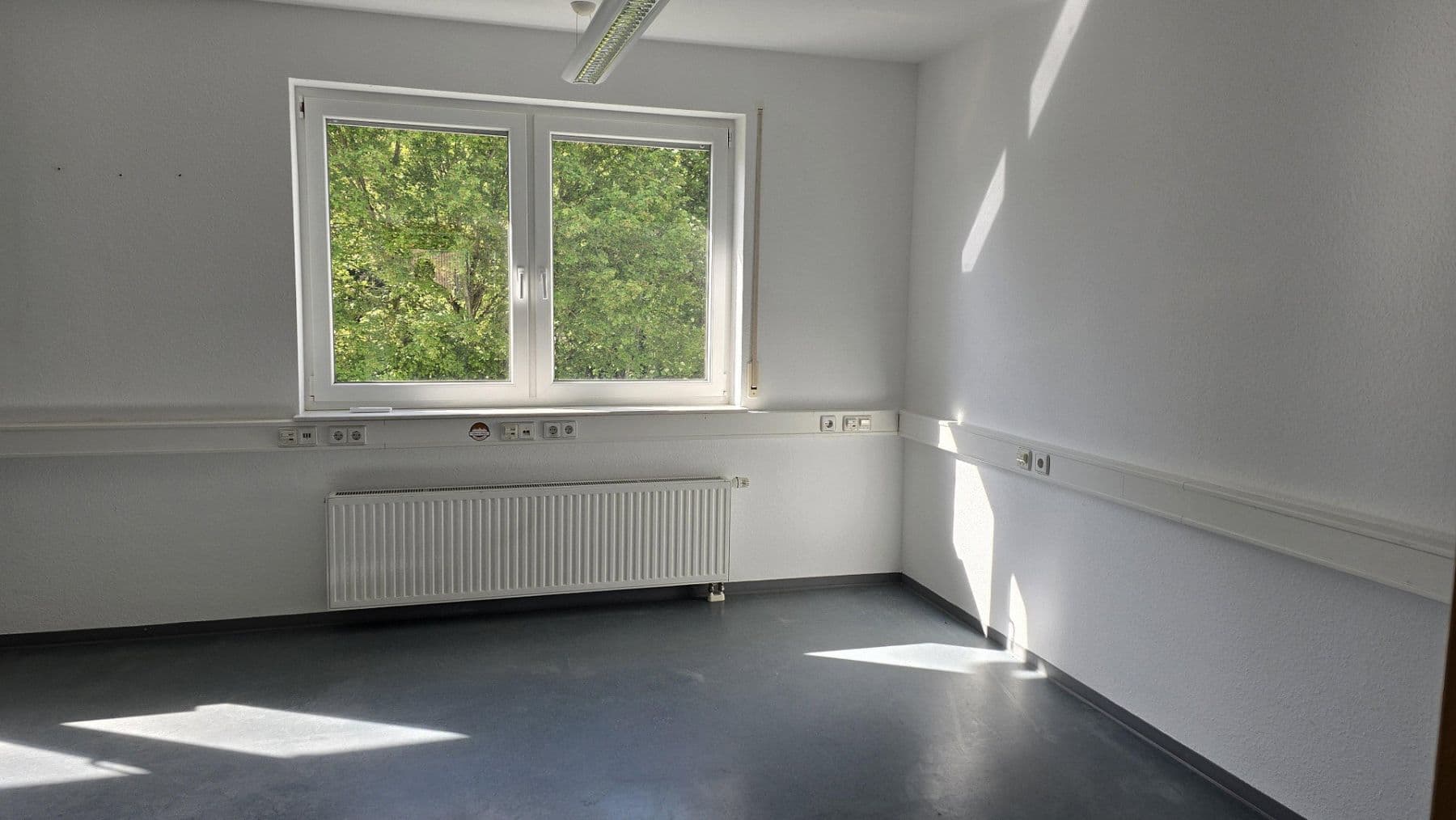 Pronájem nebytového prostoru 3.200 m², Steinung 3/1, Jettingen, Bádensko-Württembersko Pronájem nebytového prostoru 3.200 m², Steinung 3/1, Jettingen, Bádensko-Württembersko