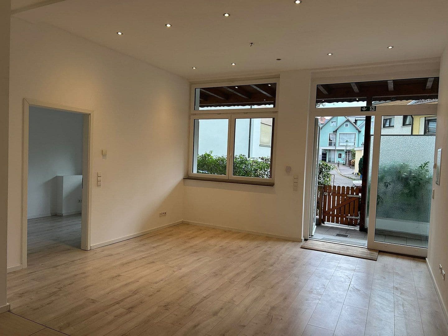 Pronájem bytu 1+1 62 m², Rheinstr. 51, Baden-Baden, Bádensko-Württembersko Pronájem bytu 1+1 62 m², Rheinstr. 51, Baden-Baden, Bádensko-Württembersko