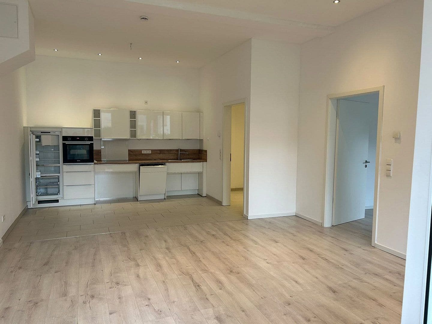 Pronájem bytu 1+1 62 m², Rheinstr. 51, Baden-Baden, Bádensko-Württembersko Pronájem bytu 1+1 62 m², Rheinstr. 51, Baden-Baden, Bádensko-Württembersko