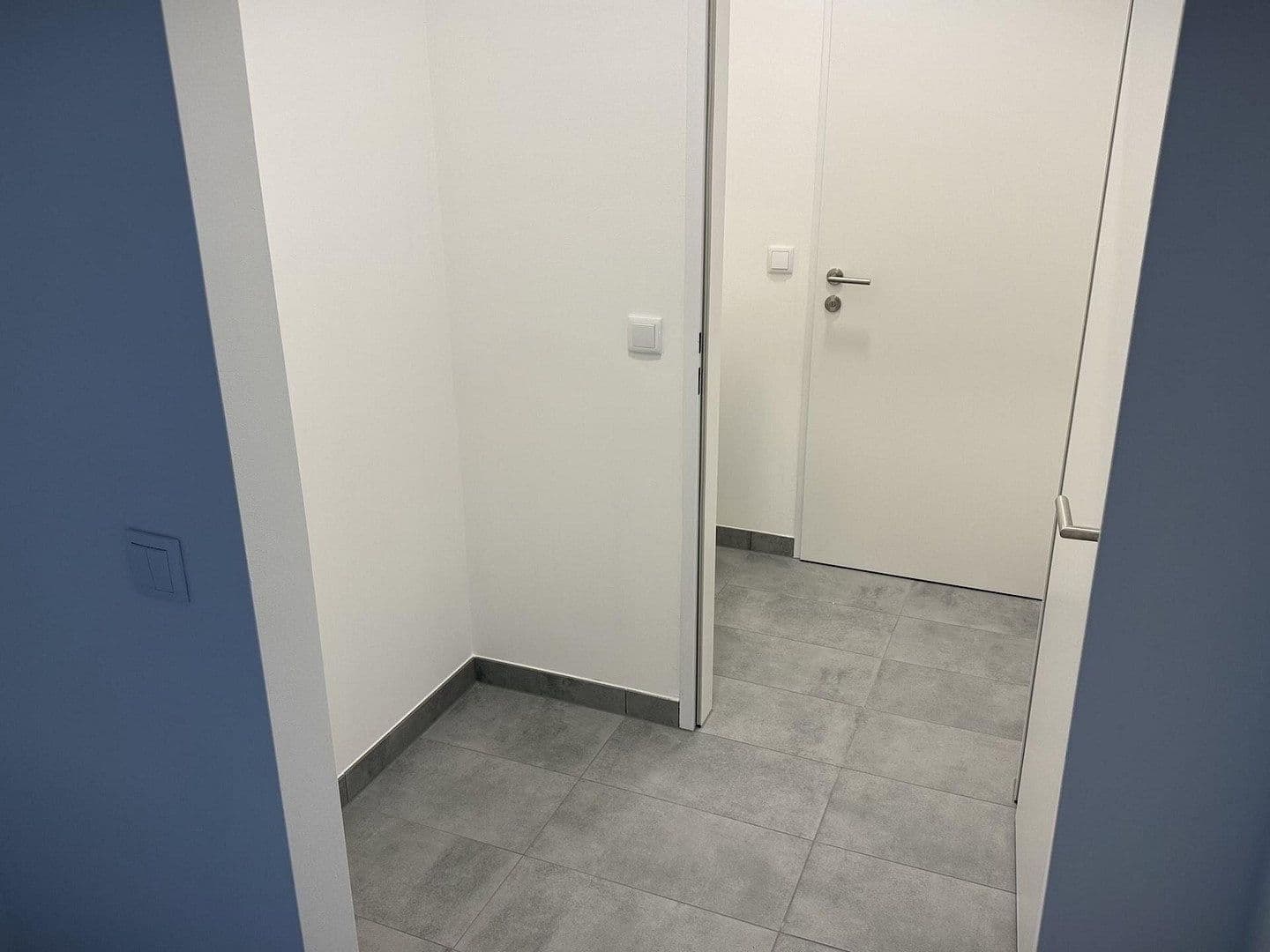 Pronájem nebytového prostoru 2.082 m², Gewerbepark B17 / II / Straße 3 / Objekt 11, Teesdorf, Dolní Rakousko Pronájem nebytového prostoru 2.082 m², Gewerbepark B17 / II / Straße 3 / Objekt 11, Teesdorf, Dolní Rakousko
