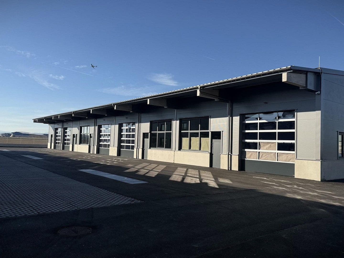 Pronájem nebytového prostoru 2.082 m², Gewerbepark B17 / II / Straße 3 / Objekt 11, Teesdorf, Dolní Rakousko Pronájem nebytového prostoru 2.082 m², Gewerbepark B17 / II / Straße 3 / Objekt 11, Teesdorf, Dolní Rakousko
