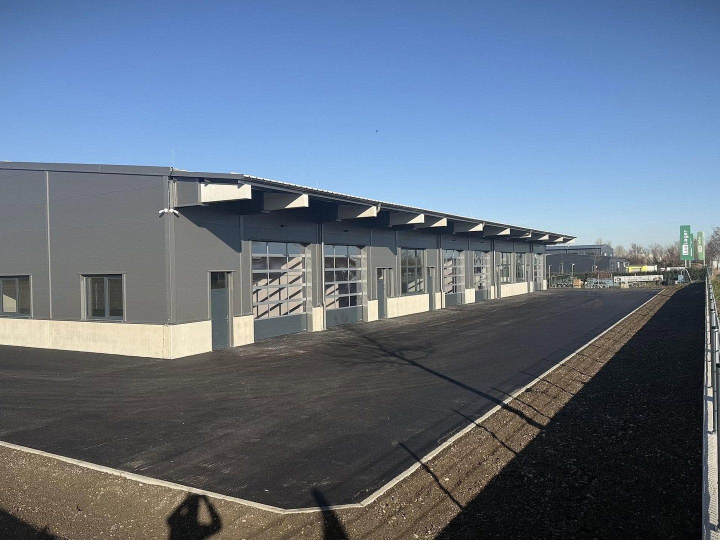 Pronájem nebytového prostoru 2.082 m², Gewerbepark B17 / II / Straße 3 / Objekt 11, Teesdorf, Dolní Rakousko Pronájem nebytového prostoru 2.082 m², Gewerbepark B17 / II / Straße 3 / Objekt 11, Teesdorf, Dolní Rakousko
