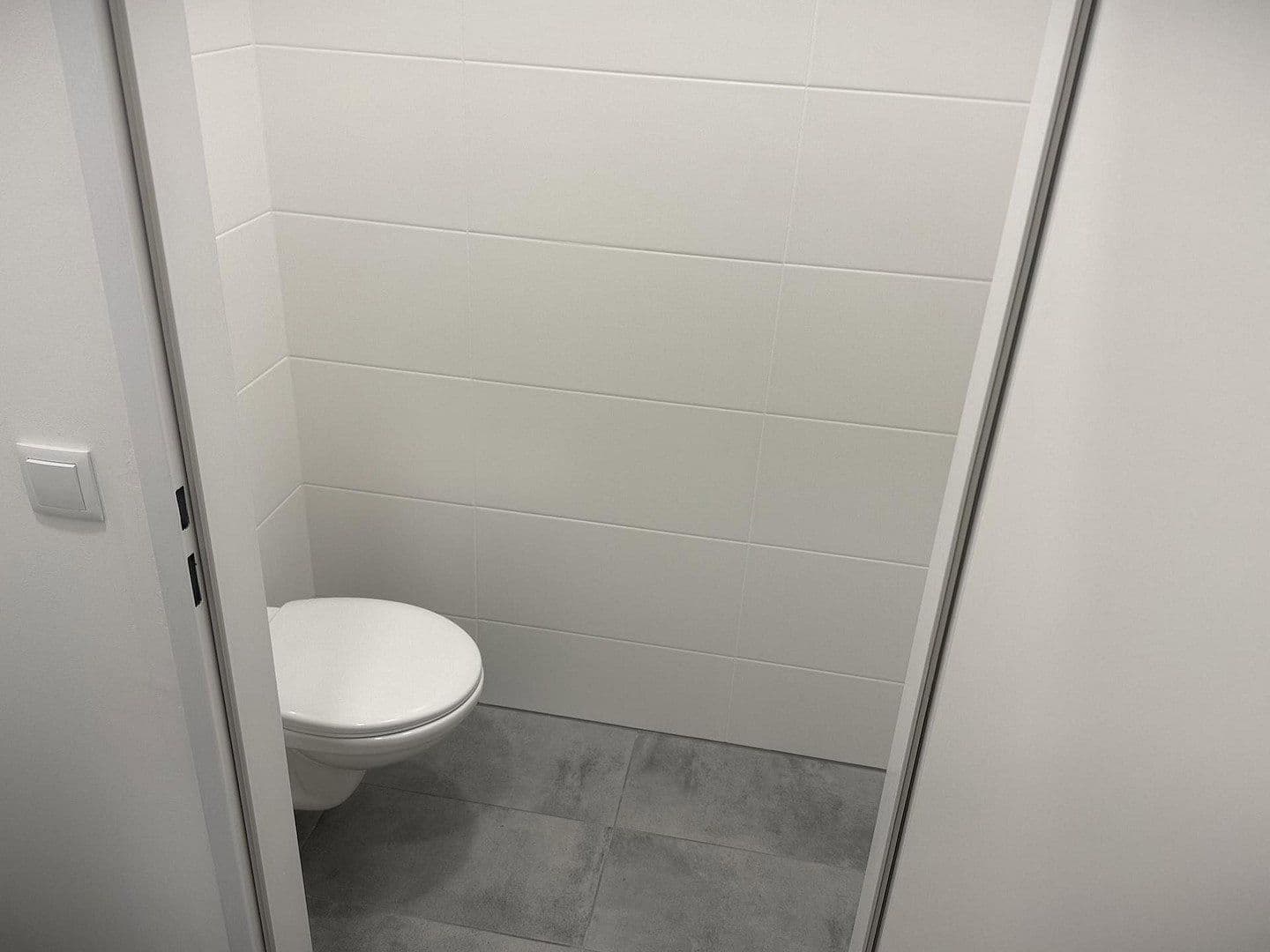 Pronájem nebytového prostoru 2.082 m², Gewerbepark B17 / II / Straße 3 / Objekt 11, Teesdorf, Dolní Rakousko Pronájem nebytového prostoru 2.082 m², Gewerbepark B17 / II / Straße 3 / Objekt 11, Teesdorf, Dolní Rakousko