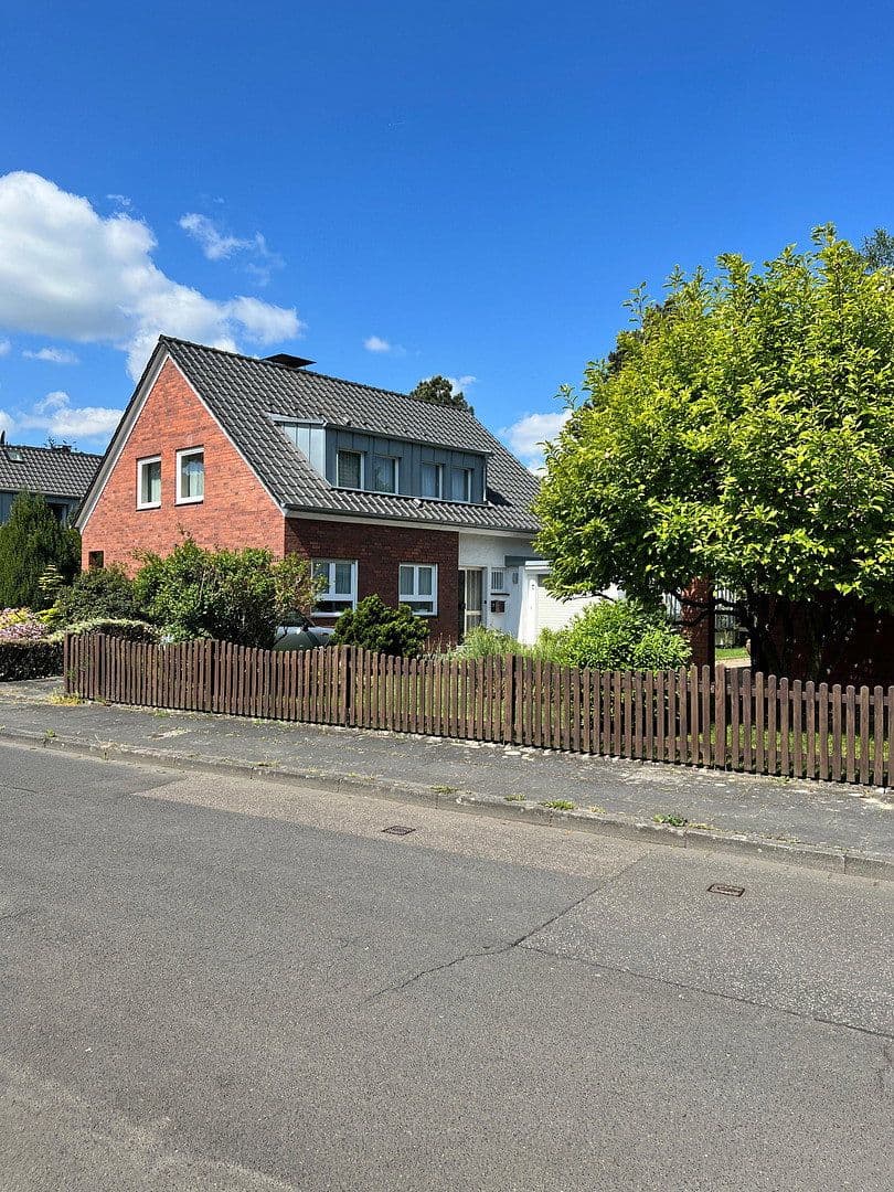Prodej domu 140 m², pozemek 835 m², Bonn, Severní Porýní-Vestfálsko Prodej domu 140 m², pozemek 835 m², Bonn, Severní Porýní-Vestfálsko