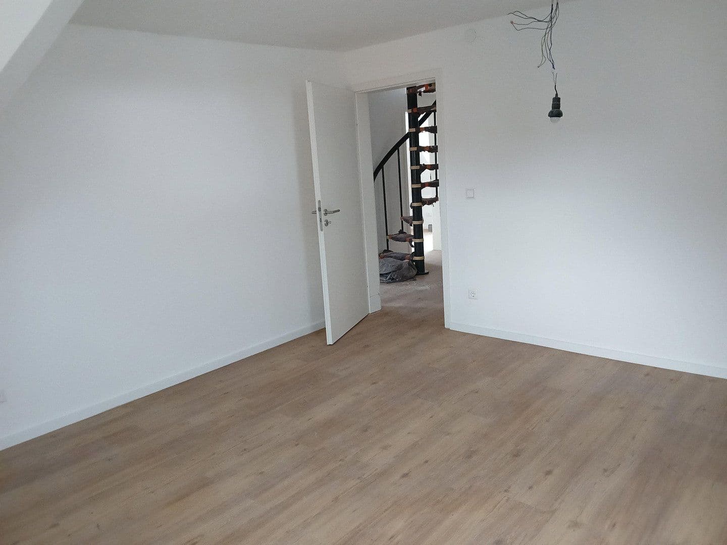 Pronájem bytu 1+1 30 m², Blaubeuren, Bádensko-Württembersko Pronájem bytu 1+1 30 m², Blaubeuren, Bádensko-Württembersko