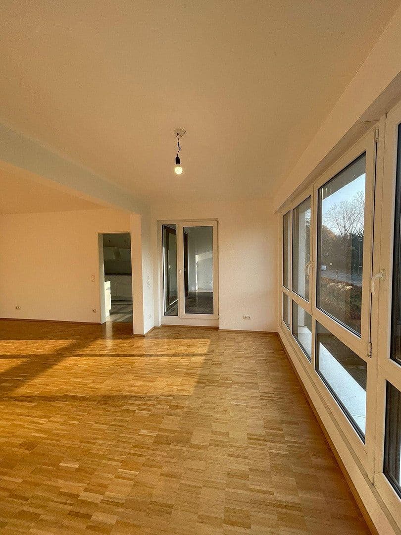 Pronájem bytu 3+kk 130 m², Köln, Severní Porýní-Vestfálsko Pronájem bytu 3+kk 130 m², Köln, Severní Porýní-Vestfálsko