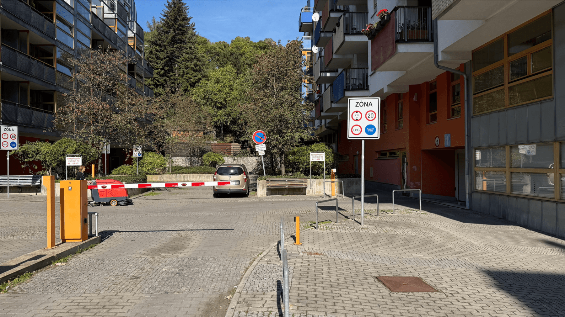 Pronájem garáže 13 m², Tomkova, Praha, Praha Pronájem garáže 13 m², Tomkova, Praha, Praha