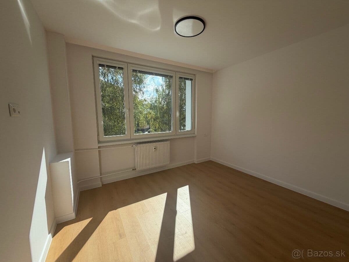 Prodej bytu 3+1 67 m², Lánska, Považská Bystrica, Trenčiansky kraj Prodej bytu 3+1 67 m², Lánska, Považská Bystrica, Trenčiansky kraj