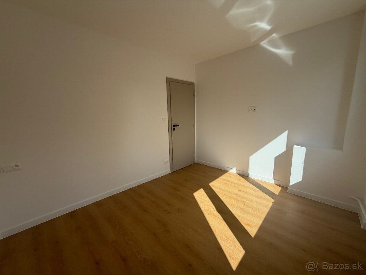 Prodej bytu 3+1 67 m², Lánska, Považská Bystrica, Trenčiansky kraj Prodej bytu 3+1 67 m², Lánska, Považská Bystrica, Trenčiansky kraj