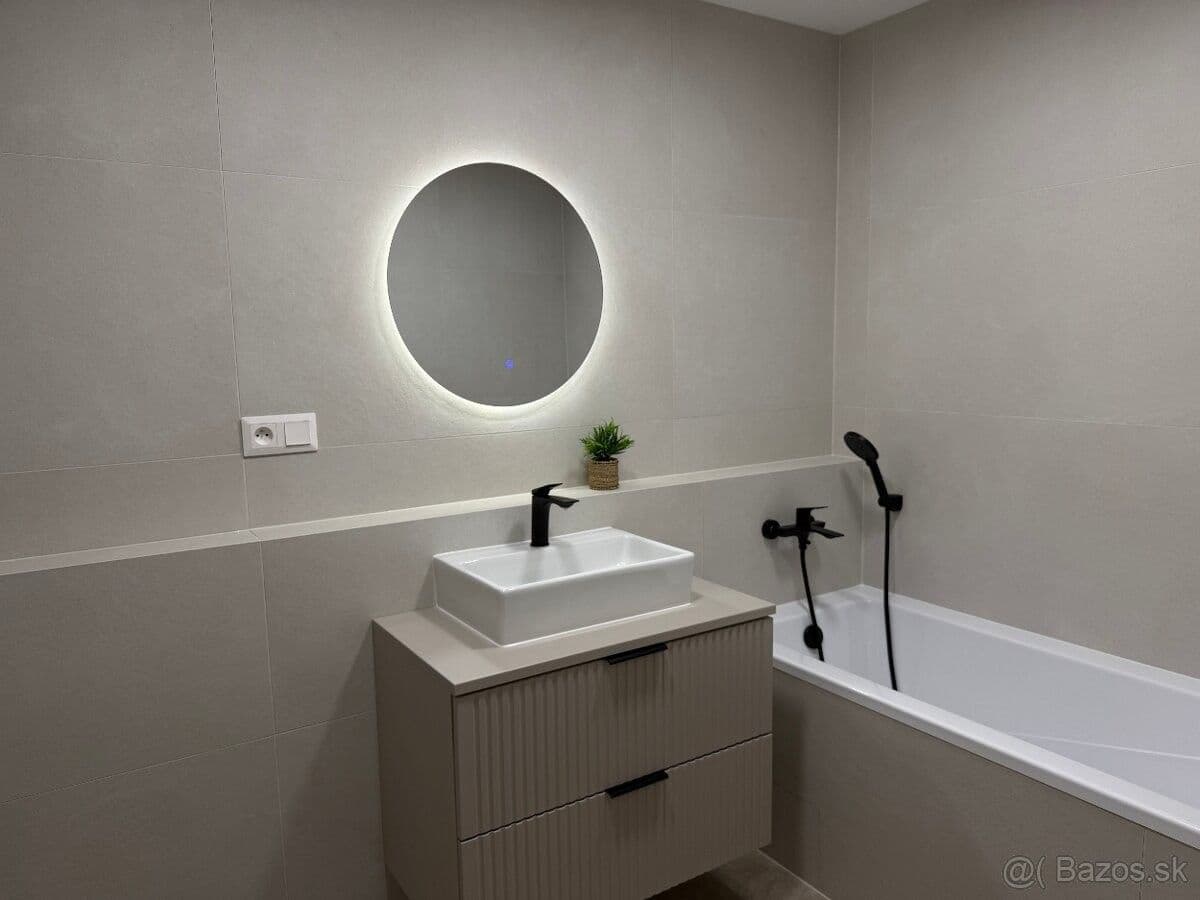 Prodej bytu 3+1 67 m², Lánska, Považská Bystrica, Trenčiansky kraj Prodej bytu 3+1 67 m², Lánska, Považská Bystrica, Trenčiansky kraj