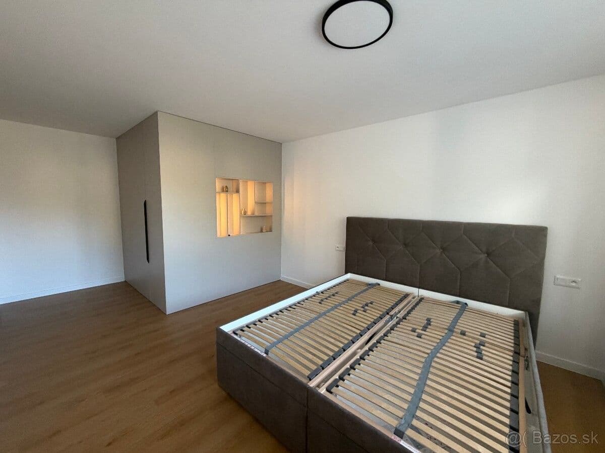 Prodej bytu 3+1 67 m², Lánska, Považská Bystrica, Trenčiansky kraj Prodej bytu 3+1 67 m², Lánska, Považská Bystrica, Trenčiansky kraj