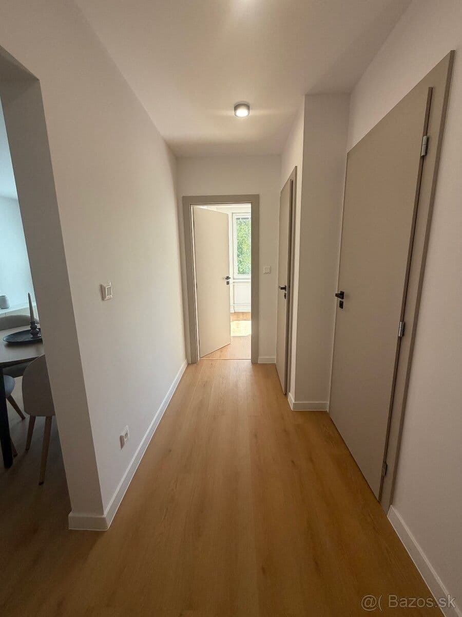 Prodej bytu 3+1 67 m², Lánska, Považská Bystrica, Trenčiansky kraj Prodej bytu 3+1 67 m², Lánska, Považská Bystrica, Trenčiansky kraj