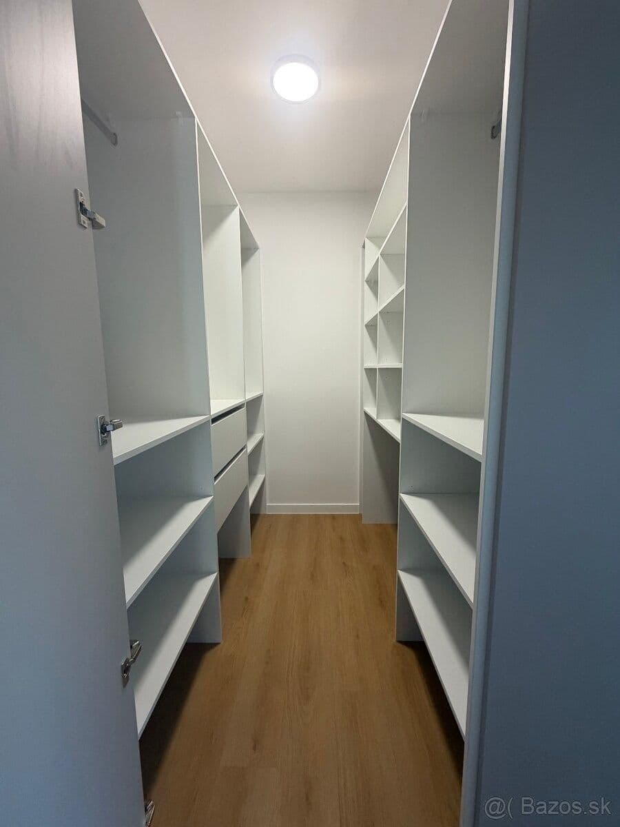 Prodej bytu 3+1 67 m², Lánska, Považská Bystrica, Trenčiansky kraj Prodej bytu 3+1 67 m², Lánska, Považská Bystrica, Trenčiansky kraj