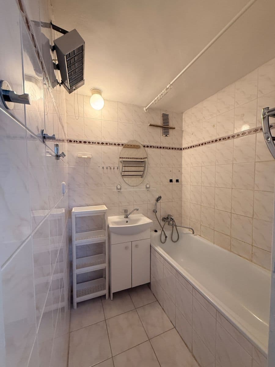 Pronájem bytu 2+1 47 m², Pionýrská, Olomouc, Olomoucký kraj Pronájem bytu 2+1 47 m², Pionýrská, Olomouc, Olomoucký kraj