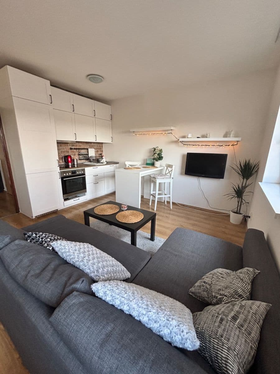 Pronájem bytu 1+kk 35 m², Roztocká, Úholičky, Středočeský kraj Pronájem bytu 1+kk 35 m², Roztocká, Úholičky, Středočeský kraj