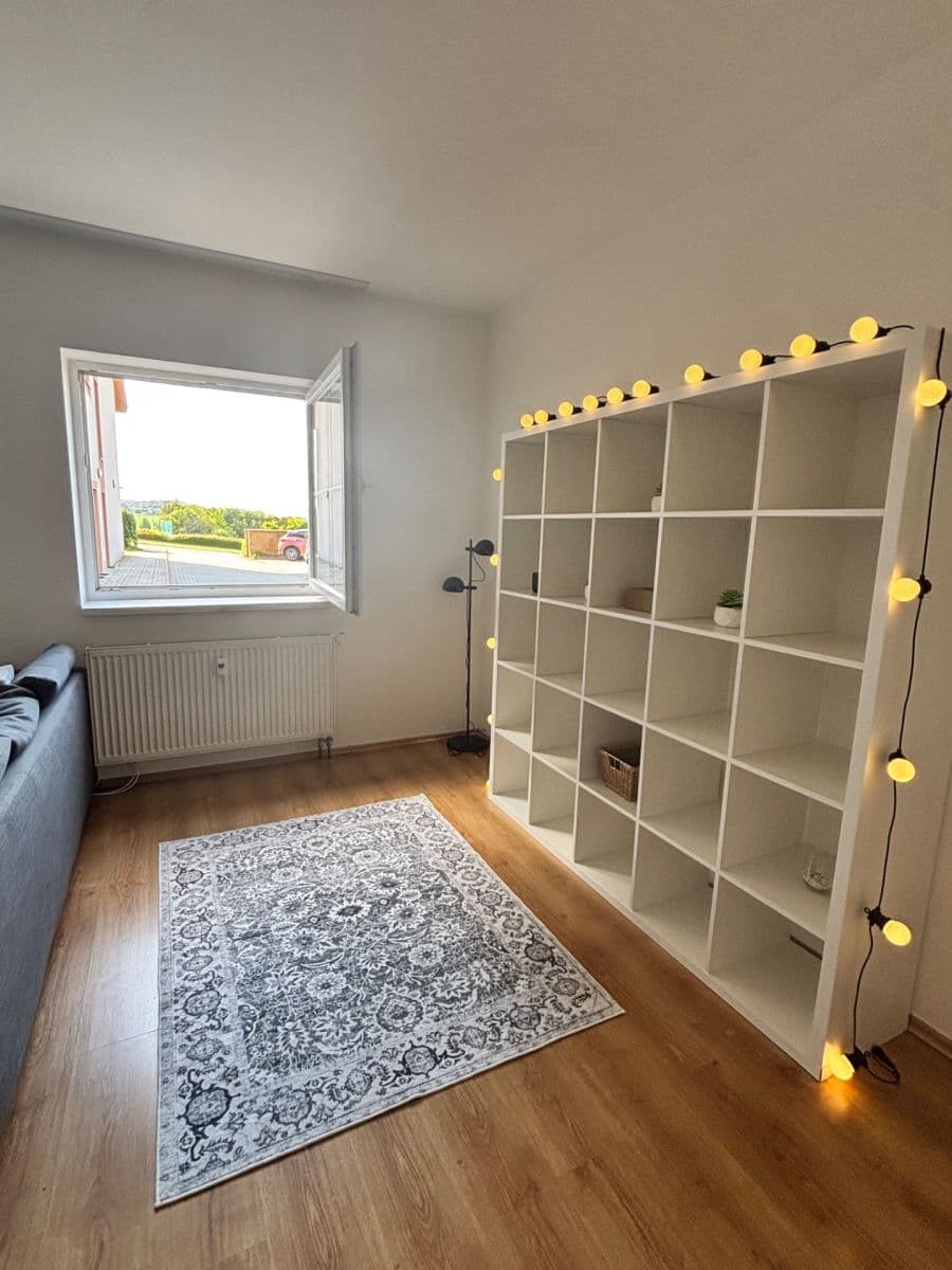 Pronájem bytu 1+kk 35 m², Roztocká, Úholičky, Středočeský kraj Pronájem bytu 1+kk 35 m², Roztocká, Úholičky, Středočeský kraj