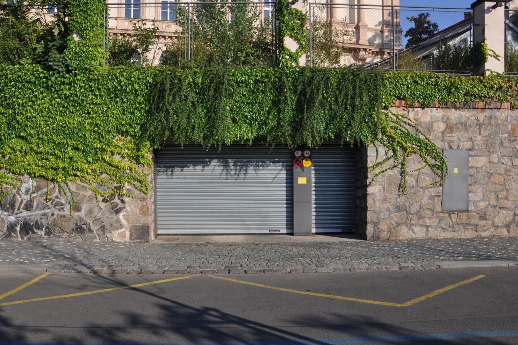 Pronájem garáže 12 m², Novákových, Praha, Praha Pronájem garáže 12 m², Novákových, Praha, Praha