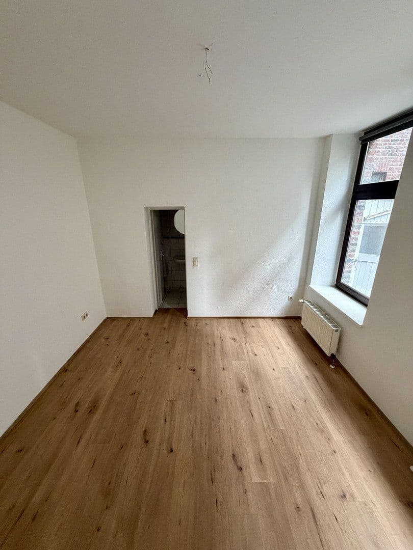 Pronájem bytu 2+1 76 m², Adolfstr. 9, Krefeld, Severní Porýní-Vestfálsko Pronájem bytu 2+1 76 m², Adolfstr. 9, Krefeld, Severní Porýní-Vestfálsko