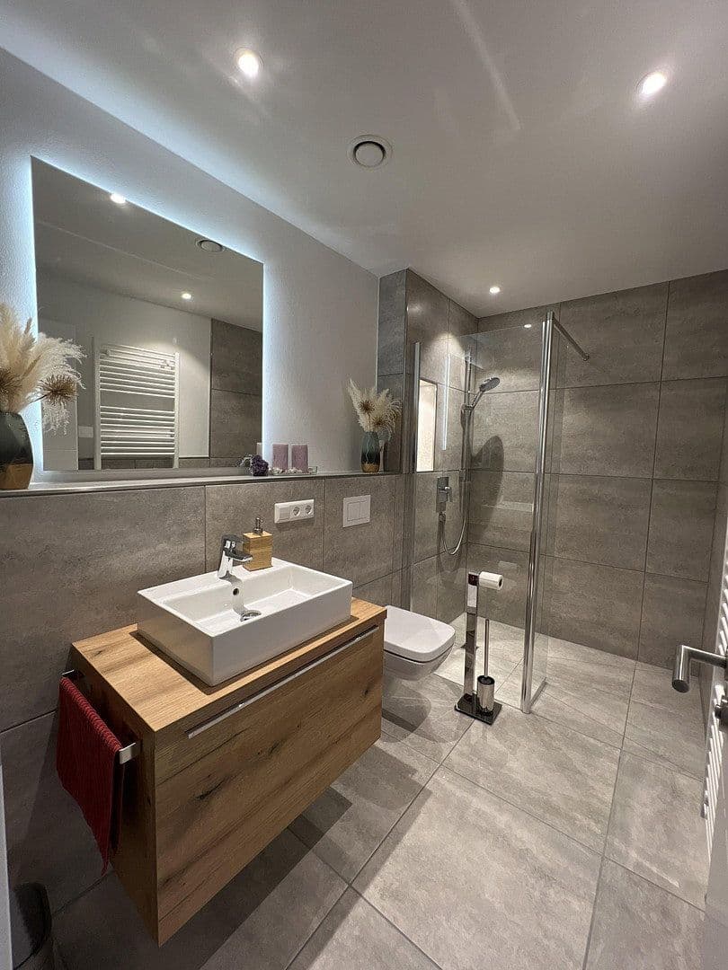 Pronájem bytu 6+1 205 m², Ziegeleistraße 11A, Buchen (Odenwald), Bádensko-Württembersko Pronájem bytu 6+1 205 m², Ziegeleistraße 11A, Buchen (Odenwald), Bádensko-Württembersko