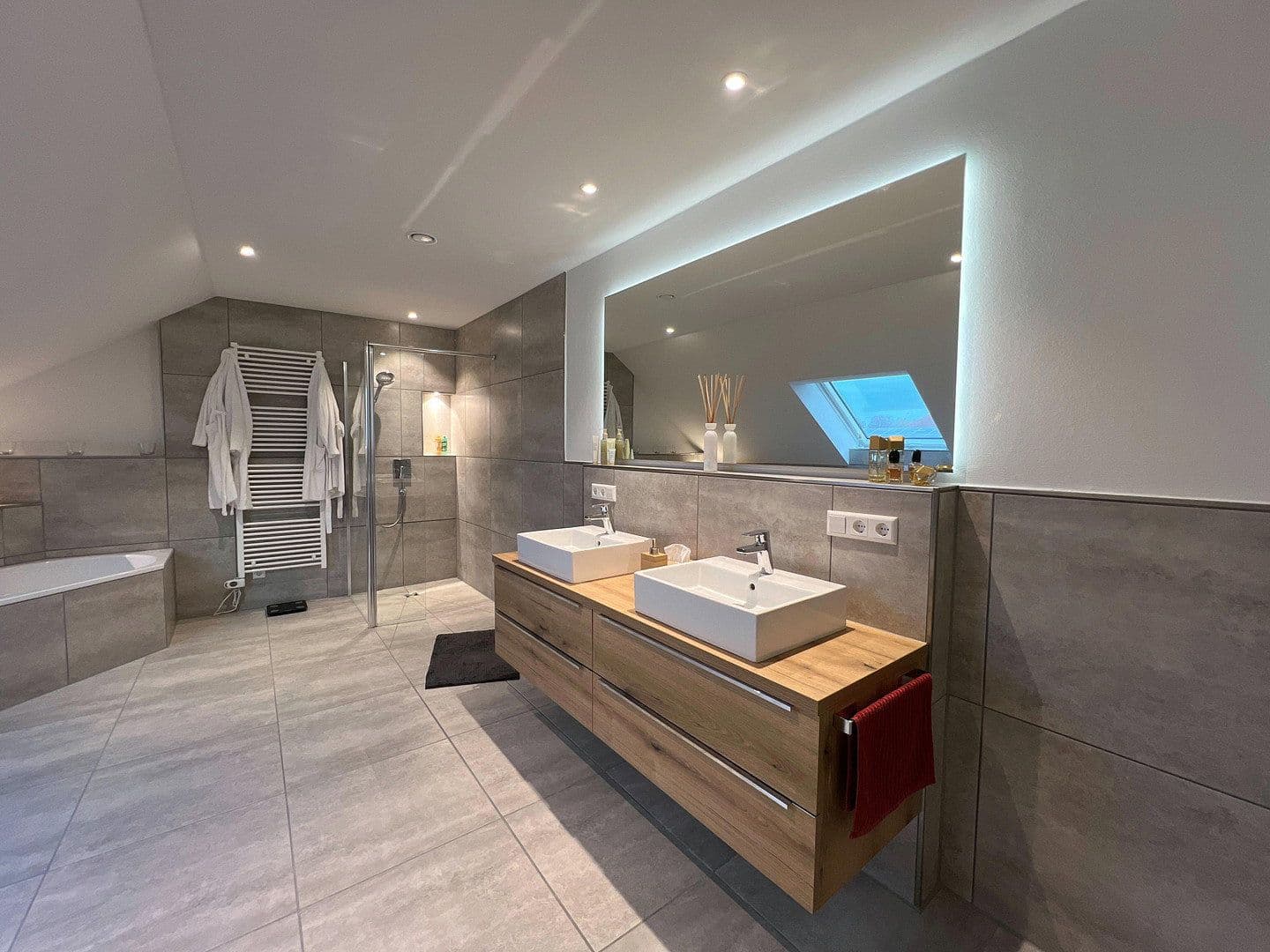 Pronájem bytu 6+1 205 m², Ziegeleistraße 11A, Buchen (Odenwald), Bádensko-Württembersko Pronájem bytu 6+1 205 m², Ziegeleistraße 11A, Buchen (Odenwald), Bádensko-Württembersko