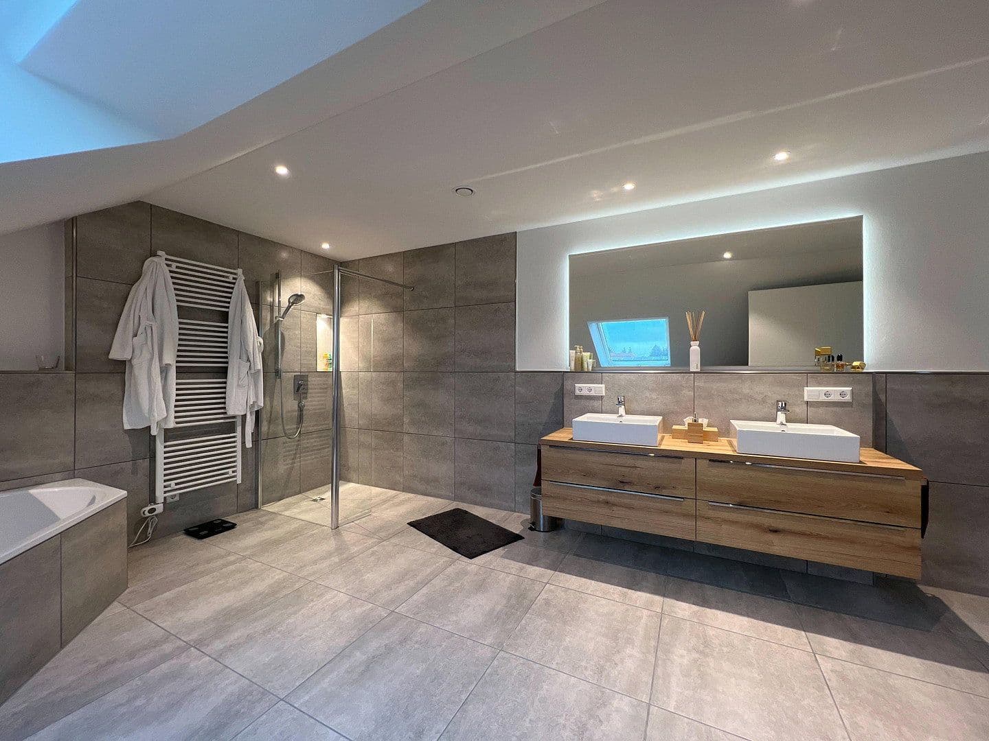 Pronájem bytu 6+1 205 m², Ziegeleistraße 11A, Buchen (Odenwald), Bádensko-Württembersko Pronájem bytu 6+1 205 m², Ziegeleistraße 11A, Buchen (Odenwald), Bádensko-Württembersko