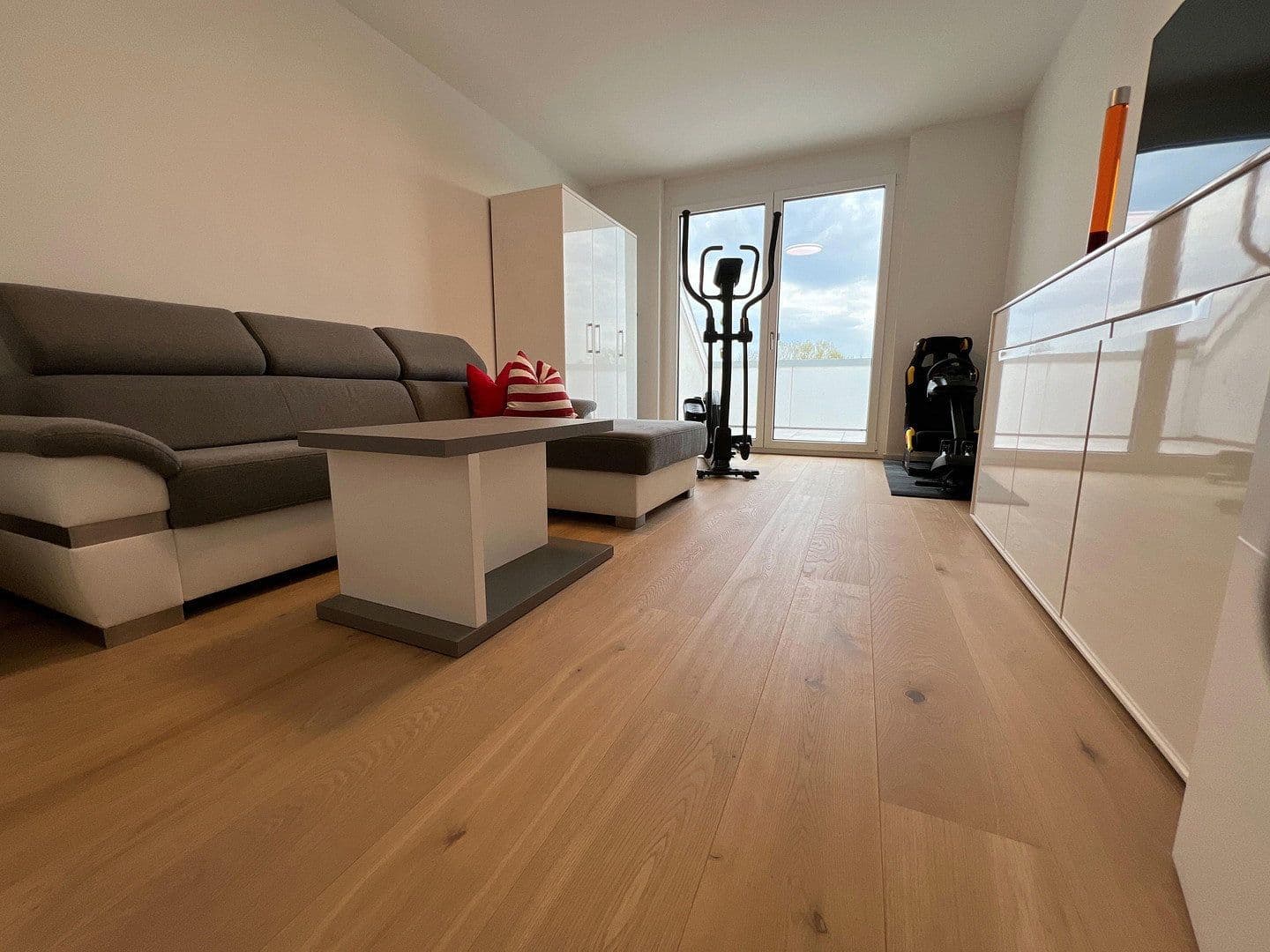 Pronájem bytu 6+1 205 m², Ziegeleistraße 11A, Buchen (Odenwald), Bádensko-Württembersko Pronájem bytu 6+1 205 m², Ziegeleistraße 11A, Buchen (Odenwald), Bádensko-Württembersko
