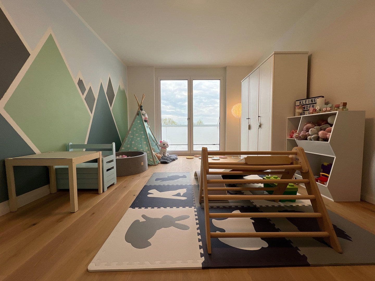 Pronájem bytu 6+1 205 m², Ziegeleistraße 11A, Buchen (Odenwald), Bádensko-Württembersko Pronájem bytu 6+1 205 m², Ziegeleistraße 11A, Buchen (Odenwald), Bádensko-Württembersko